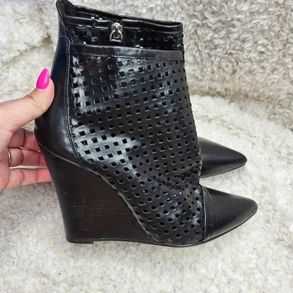 Sandro Paris Black Laser Cutout Leather Wedge‎ Ankle Boots sz 39 - Picture 2 of 8